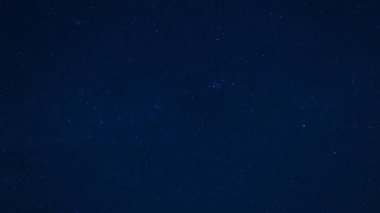 Yaz Samanyolu Galaksisi 24 mm Yıldızlı Gece Gökyüzü Görüntü Hızının Üzerinde