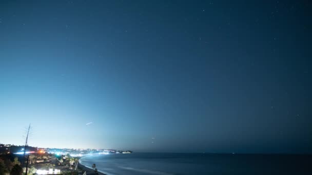 Cielo Estrellado Por Encima Malibu Zuma Beach California Time Lapse — Vídeos de Stock