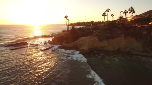 Laguna Beach Inspiration Point Sunset Aerial Shot California Coast Backward — 비디오