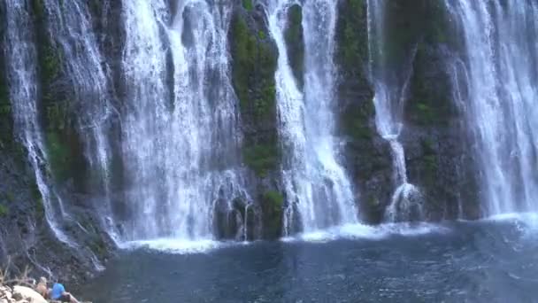 Hikers Waterfalls Shasta California Burney Falls Stock Video