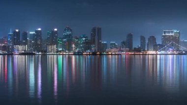 San Diego Şehir Merkezi Skyline Okyanus Gecesi Hızı California 'ya Yansıtılıyor