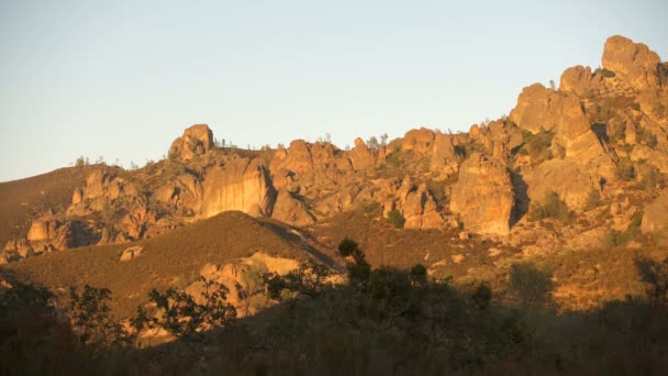 尖塔国家公园岩层和加利福尼亚查帕尔 — 图库视频影像