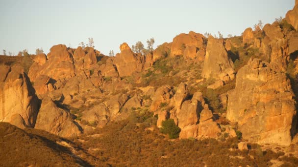 美国加州尖塔国家公园岩石组 — 图库视频影像