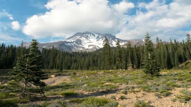 Puncak Gunung Shasta Dan Awan Lapse Waktu Kelinci California — Stok Video