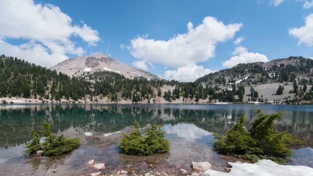 拉森火山国家公园海伦湖倒影加利福尼亚时间 — 图库视频影像