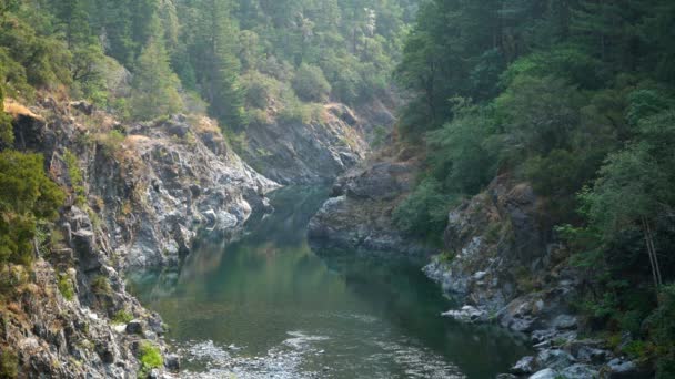 Redwood Nemzeti Park Smith River Szurdok Tükröződik Folyó Kalifornia — Stock videók