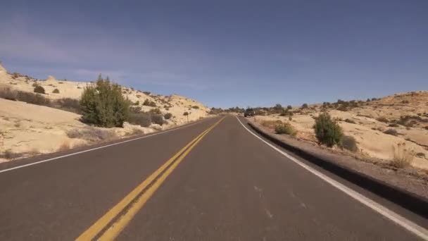 ユタ州風光明媚なバイウェイ12運転テンプレート岩の頭6南西部米国 — ストック動画