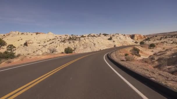 ユタ州風光明媚なバイウェイ12運転テンプレート岩の頭5南西部米国 — ストック動画
