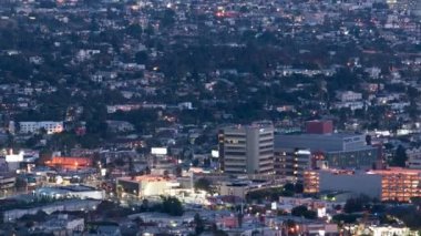 Los Angeles Günbatımından Gece Şehrine Gün batımına Gün batımı Bulvarı boyunca