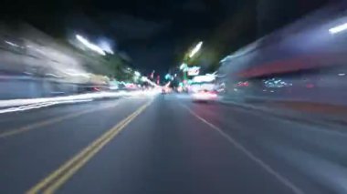 Hiperlapse Hollywood Bulvarını Gece Kaliforniya 'daki Sunset Bulvarı' na sür.