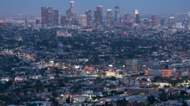 Los Angeles Günbatımından Geceye Griffith Park 'tan Skyline' a