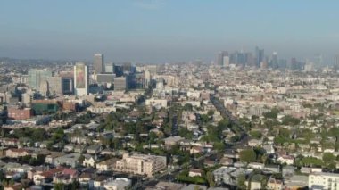 Los Angeles Wilshire Merkezi ve Downtown Binaları Hava Çekimi İleri