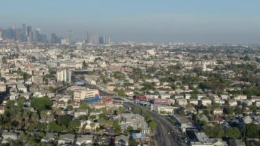 Olimpiyat Bulvarı 'ndan Los Angeles Şehir Merkezi Koreatown Hava Çekimi Sol