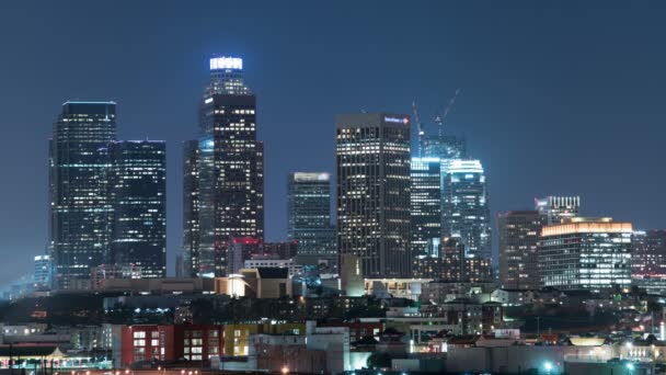 Los Angeles Downtown Night Skyline Från Kina Town Time Lapse — Stockvideo