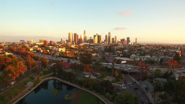 Los Angeles Şehir Merkezi Hollywood Çevre Yolu Trafiği Günbatımı Hava — Stok video