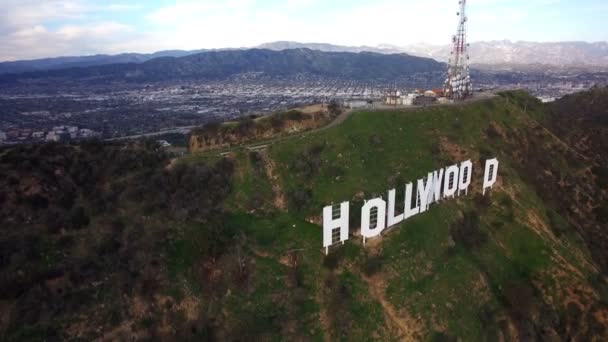 Hollywood Znak Zbliżenie Aerial Shot Descend — Wideo stockowe