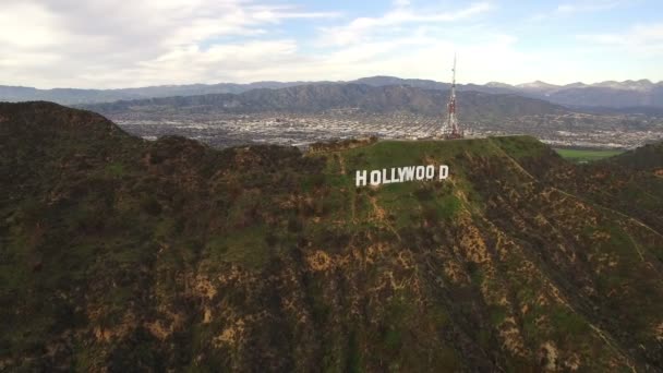 Hollywood Znamení Letecké Shot Spring Season Otočit Vpravo Valley View — Stock video