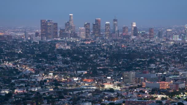 从格里菲斯公园时间飞逝的洛杉矶日落到市中心城市景观天际线 — 图库视频影像