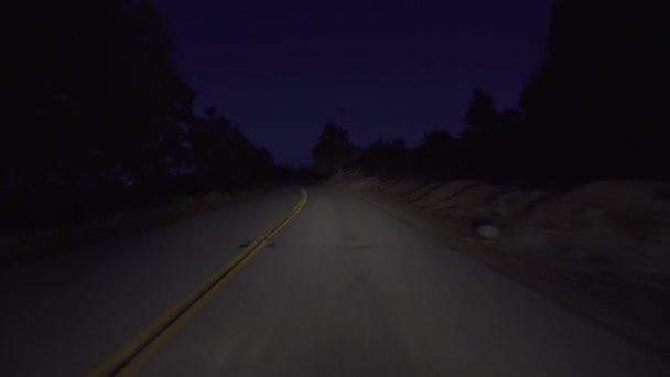 Alpine Forest Road Bei Nacht Driving Plate Frontansicht Kalifornien Usa — Stockvideo