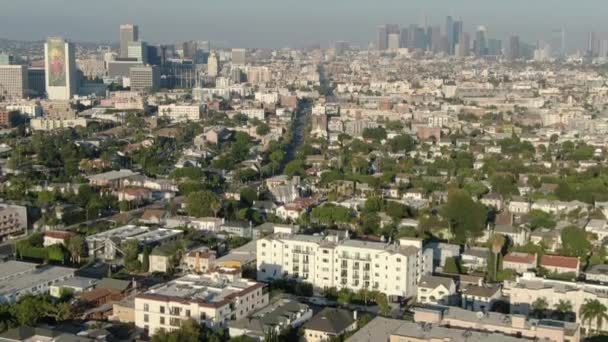 Los Angeles Wilshire Center Downtown Buildings Aerial Shot Forward Tilt — Stockvideo
