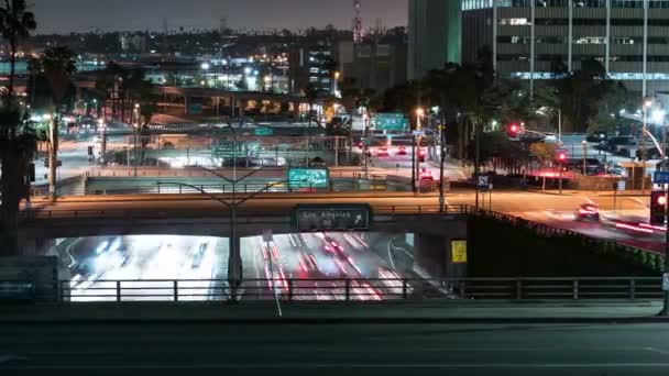 Los Angeles 101 Freeway Broadway Night Traffic Time Lapse Pan — Stock video