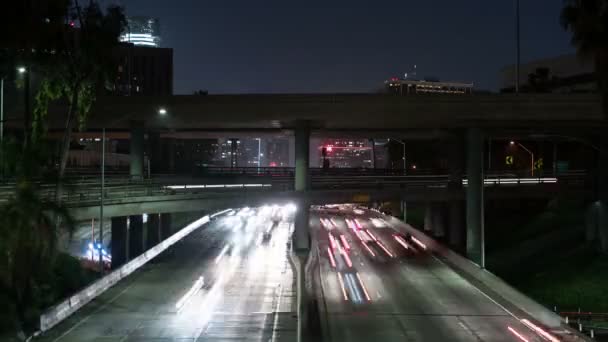 Los Angeles 110 101 Snelwegknooppunt Bij Zonsondergang Blvd Night Traffic — Stockvideo