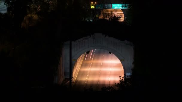 Los Angeles 110 Otoyol Çifte Tünel Trafiği Elysian Park Gece — Stok video