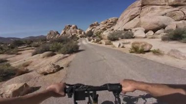 Joshua Tree Ulusal Parkı Bisiklet Çekimi Gizli Vadi Kamp Döngüsü 2 Mojave Çölü Kaliforniya ABD