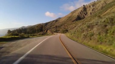 Big Sur Pasifik Sahil Otoyolu 4 McWay Şelalesi 'nden Big Creek Köprüsü 06 Arka Görünüm Kaliforniya plakalı çoklu kameralı araç plakası