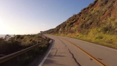 Big Sur Pasifik Sahil Otoyolu 4 McWay Şelalesi 'nden Big Creek Köprüsü 08 Arka Görünüm Çok Kameralı Kaliforniya plakalı ABD