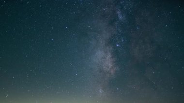 Samanyolu Galaksisi ve Delta Aquarids Meteor Yağmuru Trona Zirveleri 'nin üzerinde 50 mm Güneydoğu Gök Ölüm Vadisi Bölgesi Kaliforniya ABD