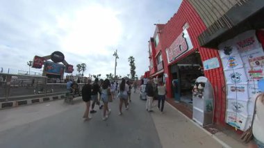 Venice Boardwalk Kas Plajı Yürüyen POV 02 California ABD
