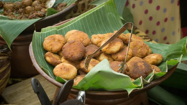 Perkedel Indonesia Comida Tradicional Con Hoja Plátano —  Fotos de Stock