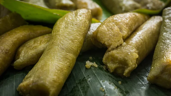ペカロンガン中央ジャワからの伝統的な食品ルピスまたはロピス — ストック写真