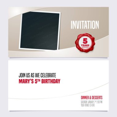 5. yıl dönümü davetiye vektör illüstrasyonu. 5. yıldönümü partisi daveti için fotoğraf çerçevesi kolajlı grafik tasarım şablonu