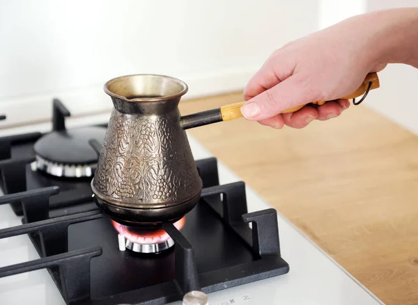 Kaffee Türkisch Wird Auf Dem Herd Gekocht — Stockfoto