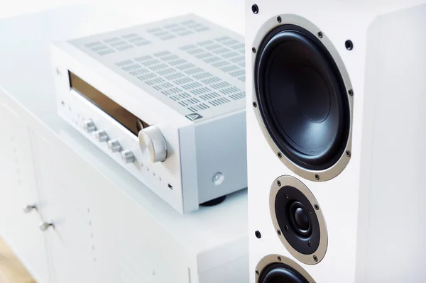 Modern Audio Stereo System White Speakers Bureau Modern Interior — Stock Photo, Image