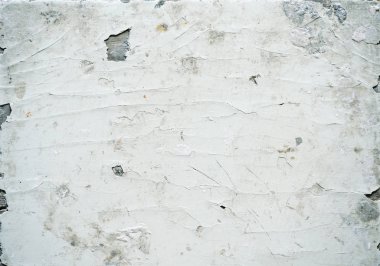 ahşap duvar beyaz boya ile ciddi şekilde yıpranmış ve peeling