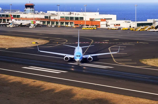 Tui Boeing 737 Ticari Jet Uçağı Portekiz Madeira Funchal Havaalanı — Stok fotoğraf