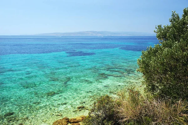 Hırvatistan 'da yaz güneşli bir günde Adriyatik Denizi' nin güzel manzarası.
