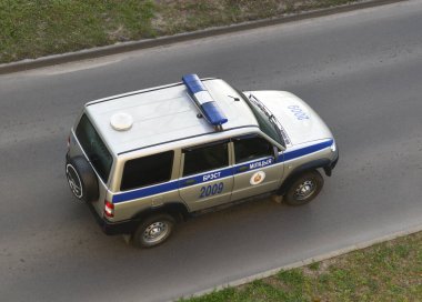 MINSK BELARUS-01.05.2020: UAZ Patriot yol boyunca ilerler. UAZ-3163, UAZ tümeni SeverstalAvto, Ulyanovsk, Rusya yapımı orta boy SUV.