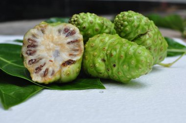 Noni meyve (Morinda citrifolia) 