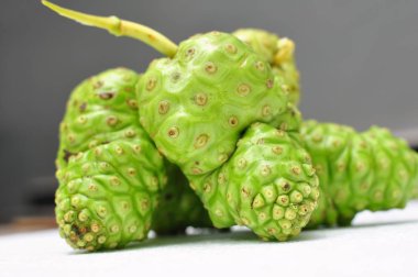 Noni meyve (Morinda citrifolia) 