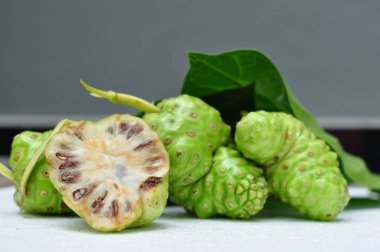 Noni meyve (Morinda citrifolia) 