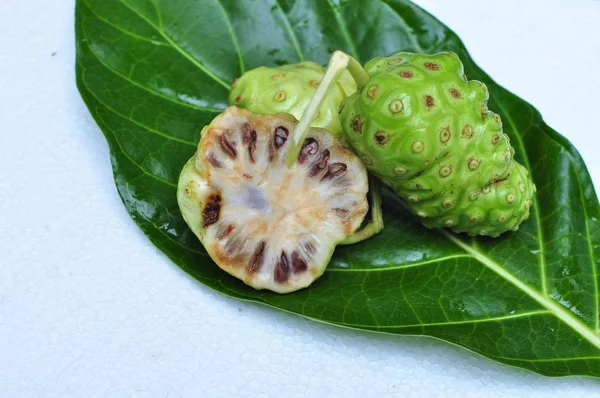 Noni meyve (Morinda citrifolia) 