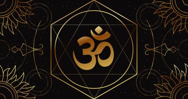 Om ou Aum é um símbolo do som hindu sagrado, a mãe de todos os mantras. O sinal gira sobre um fundo preto com um padrão geométrico dourado. loop de animação . — Vídeo de Stock