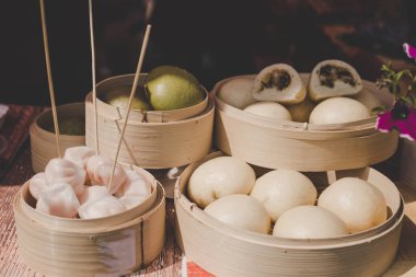 Asya bambu vapurları sokak gıda Market buns atmak.