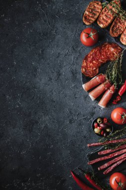 Kopya alanı siyah zemin üzerine İspanyolca tapas.