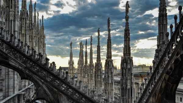 Террасы Крыше Готического Миланского Собора Дуомо Закате Италия — стоковое фото