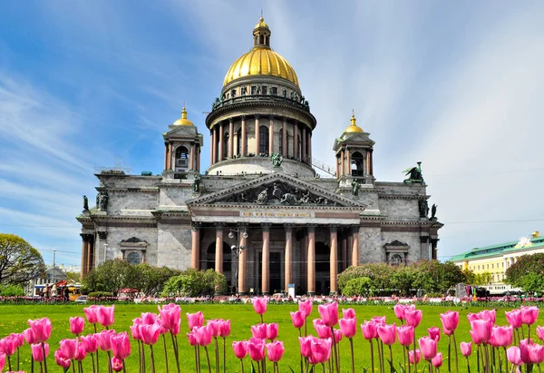 Saint Isaac Cathedral Saint Petersburg Russia Seen Spring Tulips Foreground — Stock Photo, Image
